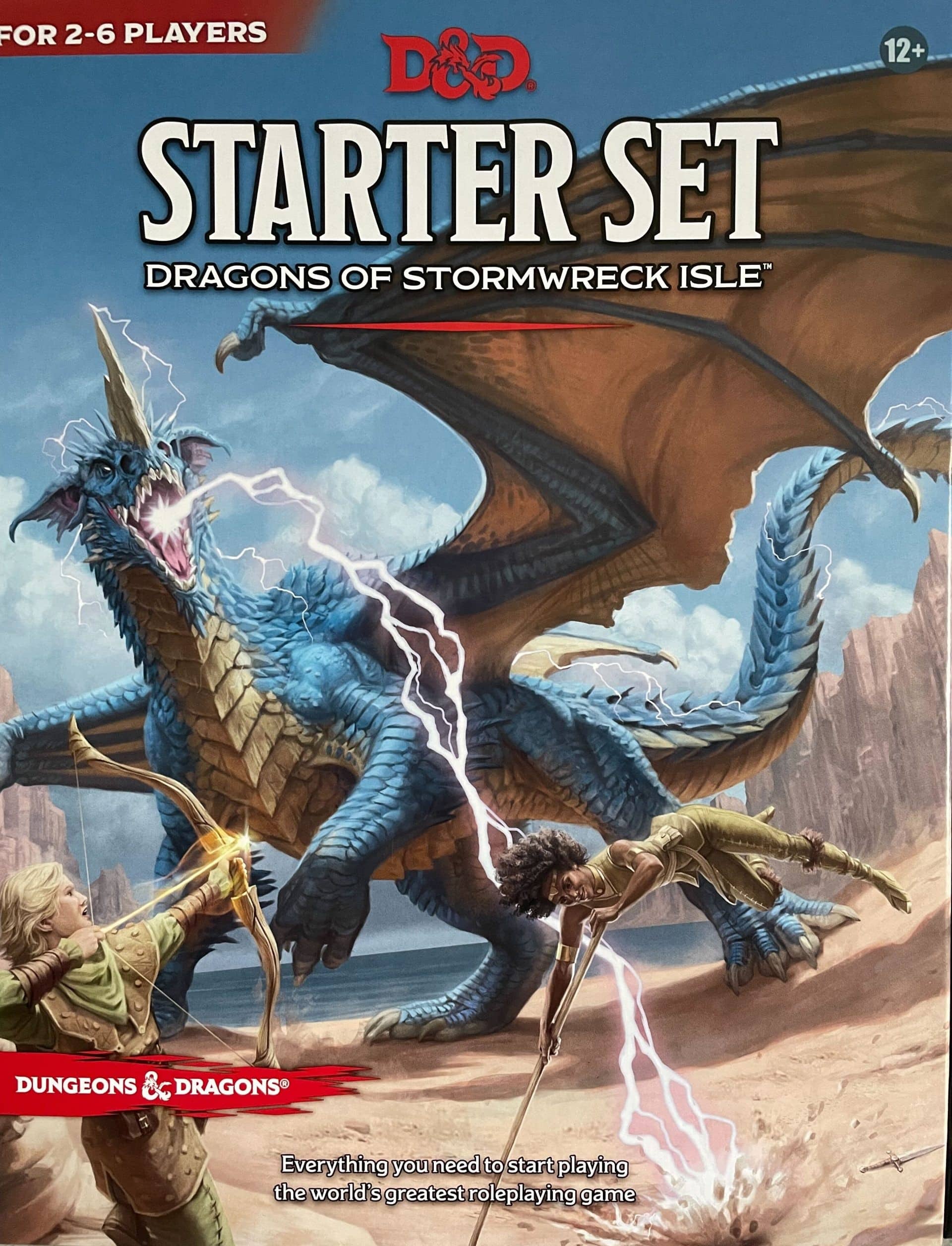 Capa do Dungeons & Dragons Starter Set Dragons of Stormwreck Isle com heróis e dragão azul